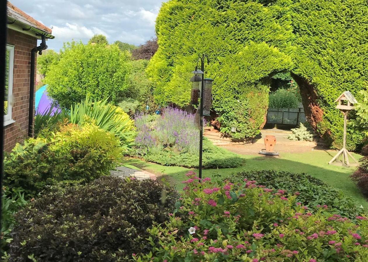 Entire Guest House, In Pewsey Vale, Wiltshire Manningford Abbots エクステリア 写真